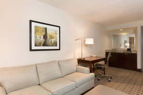 DoubleTree Suites by Hilton Nashville Airport — hotel room