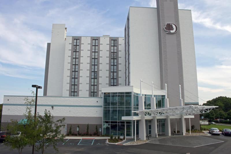 DoubleTree by Hilton Virginia Beach — building