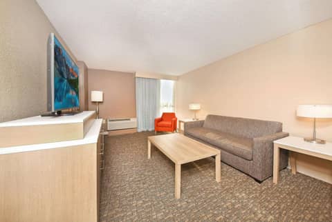 DoubleTree by Hilton Virginia Beach — photo 9