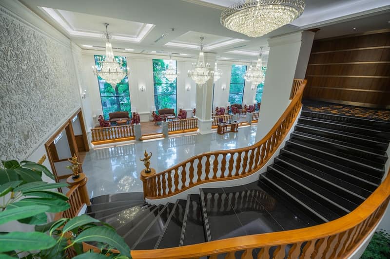 Empress Premier Hotel — photo 1
