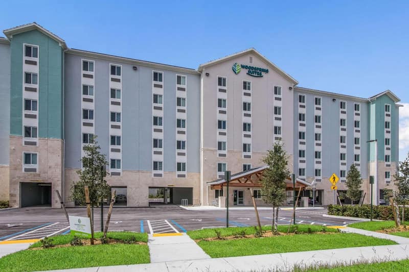 WoodSpring Suites Doral Miami Airport — building