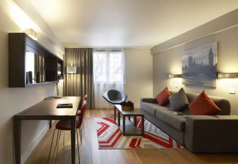 Citadines Trafalgar Square London — living room