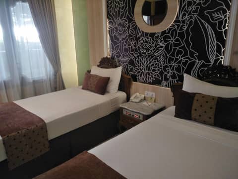 Hotel Indah Palace Yogyakarta — hotel room