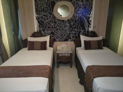 Hotel Indah Palace Yogyakarta — hotel room