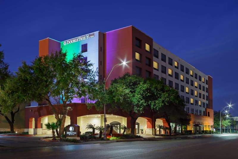 DoubleTree by Hilton San Antonio Downtown — building