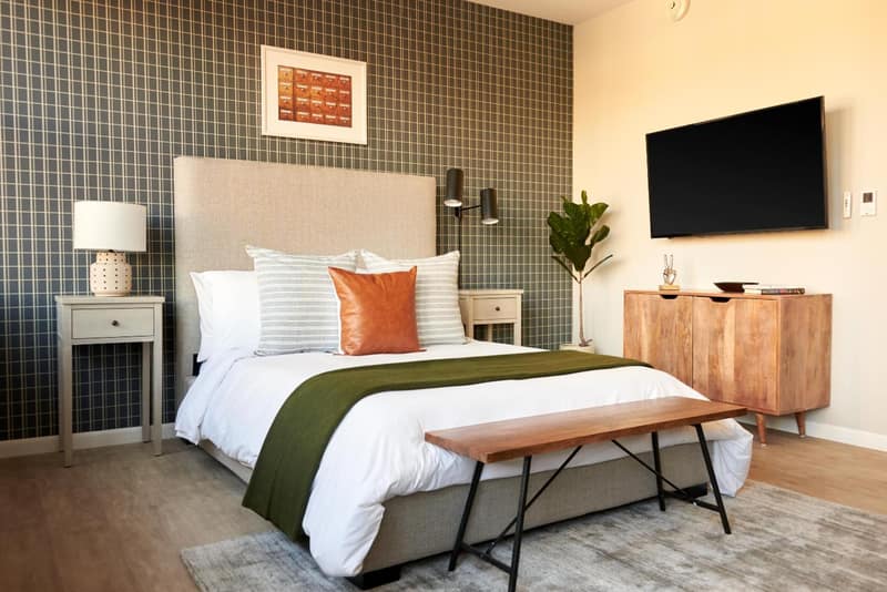 Kasa Cadillac Square Detroit — hotel room