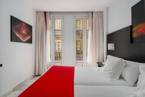 Hotel del Pintor by Hoteles con Cultura — bedroom