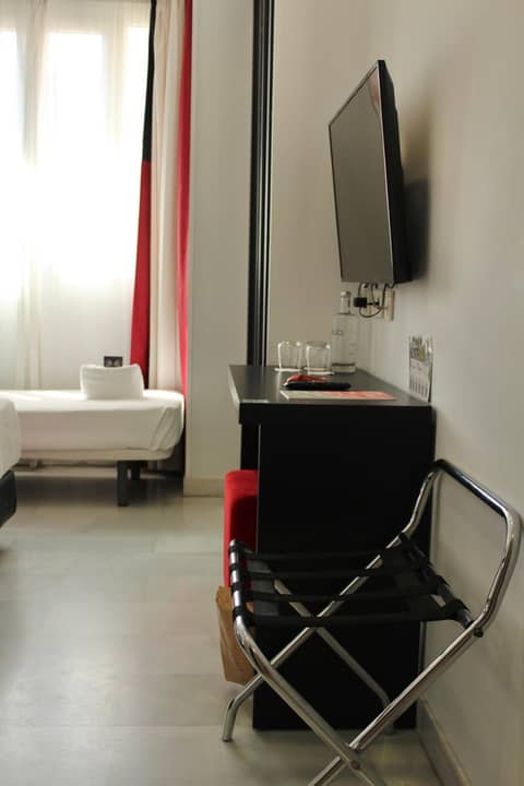 Hotel del Pintor by Hoteles con Cultura — hotel room