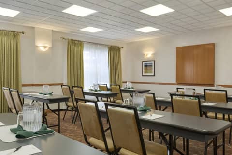 Country Inn & Suites by Radisson, Calgary-Northeast — photo 2