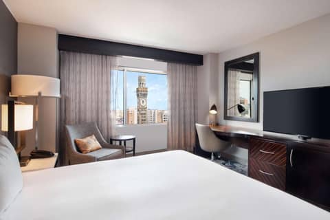 Hilton Baltimore Inner Harbor — hotel room