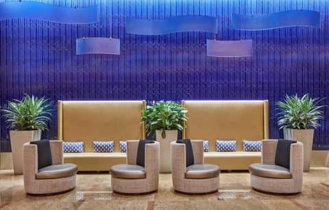 Hilton Baltimore Inner Harbor — lounge