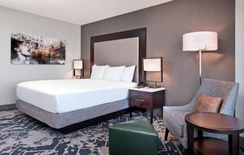 Hilton Baltimore Inner Harbor — hotel room