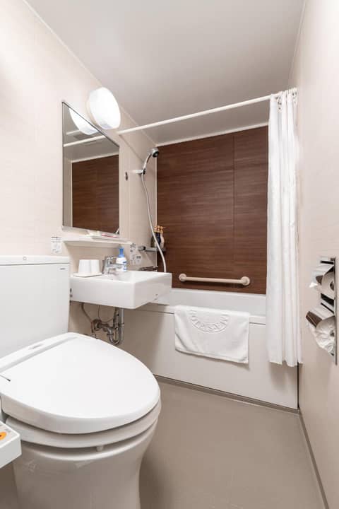 Hiroshima Intelligent Hotel Stadium Mae — bathroom