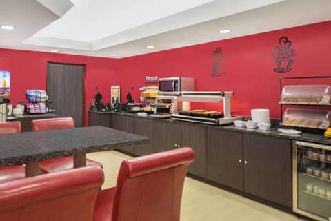Ramada by Wyndham Miami Springs/Miami International Airport — photo 4