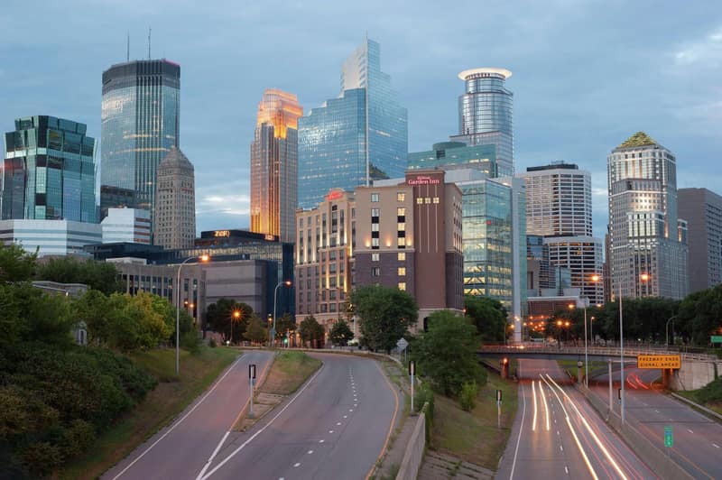 Hilton Garden Inn Minneapolis Downtown — building