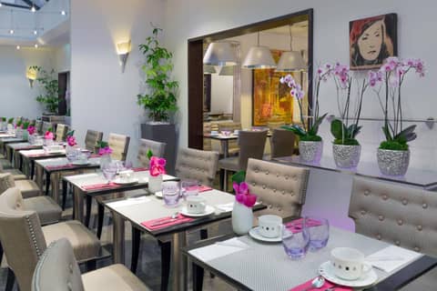 Auteuil Manotel — dining