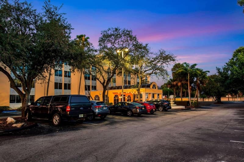 La Quinta by Wyndham Fort Lauderdale Tamarac — building