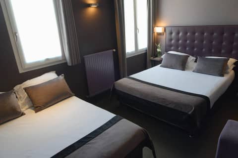 Hôtel Saint-Charles — hotel room