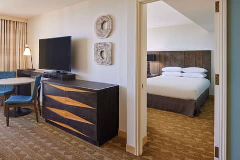 Embassy Suites by Hilton Waikiki Beach Walk — photo 5