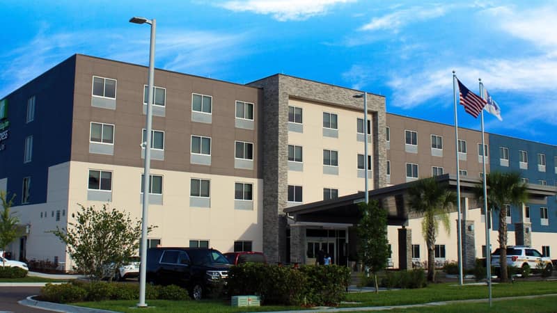 Holiday Inn Express & Suites - Jacksonville W - I295 and I10 by IHG — building