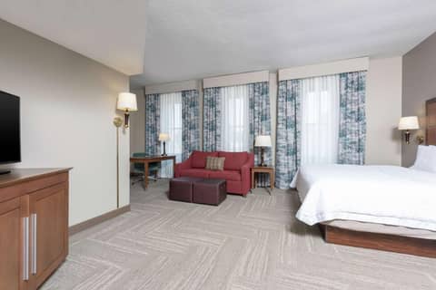 Hampton Inn Indianapolis Downtown Across from Circle Centre — hotel room