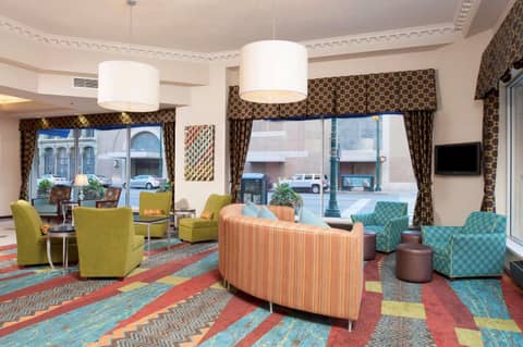 Hampton Inn Indianapolis Downtown Across from Circle Centre — lounge