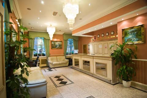 Alexandra Hotel — hotel reception