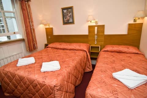 Alexandra Hotel — hotel room