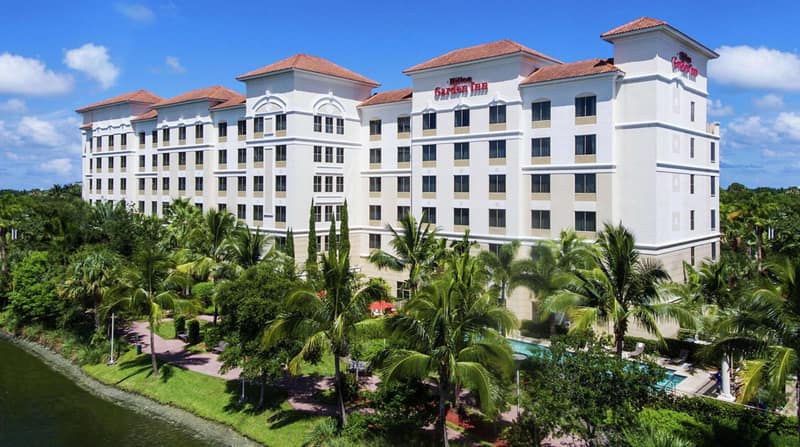 Hilton Garden Inn Palm Beach Gardens — building