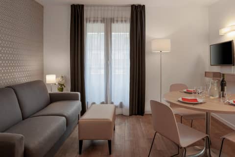 Citadines Bastille Gare de Lyon Paris — hotel room