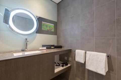 Postillion Hotel Amsterdam — bathroom