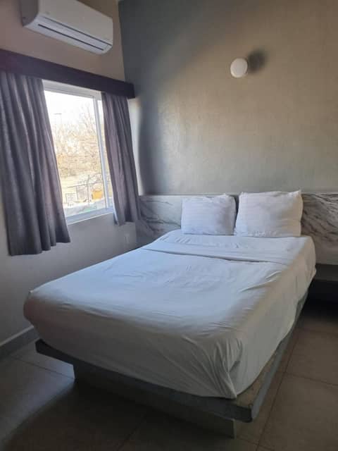 Hotel Victoria Monterrey — hotel room