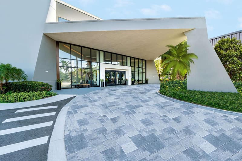 DoubleTree by Hilton Tampa Rocky Point Waterfront — building