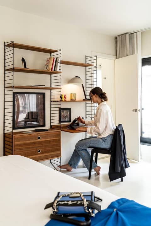 9Hotel Sablon — human