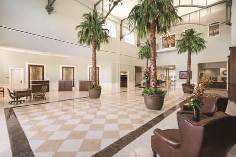 Embassy Suites Savannah Historic District — photo 9