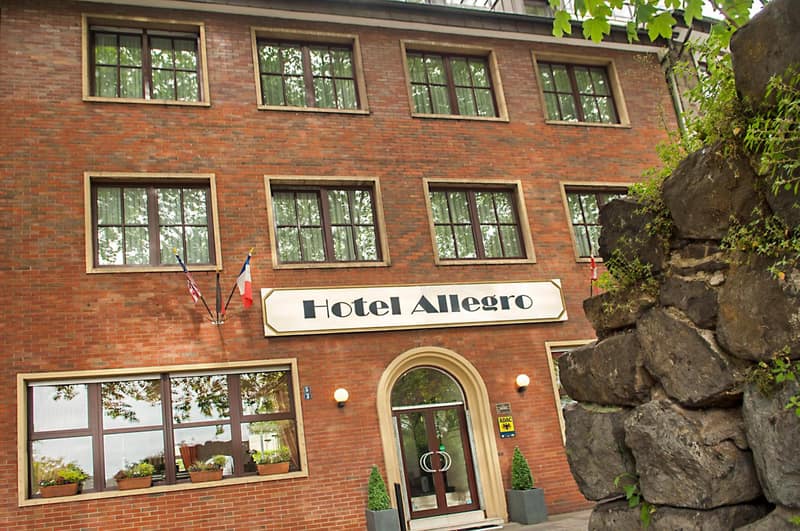 Hotel Allegro — building
