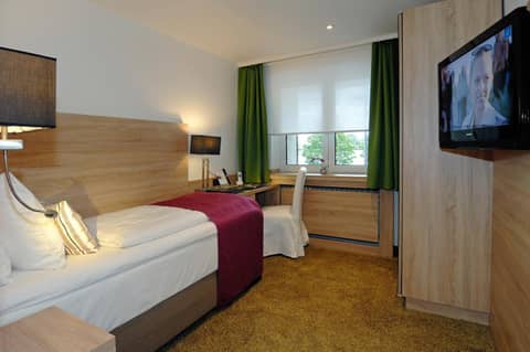 Hotel Allegro — hotel room