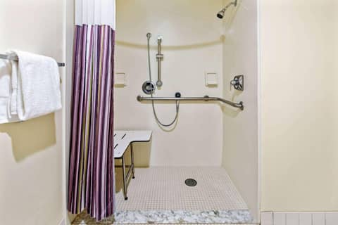 La Quinta Inn & Suites by Wyndham Sawgrass — photo 2