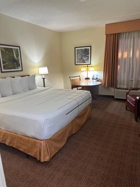La Quinta Inn & Suites by Wyndham Sawgrass — photo 3
