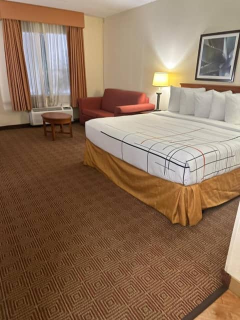La Quinta Inn & Suites by Wyndham Sawgrass — photo 4