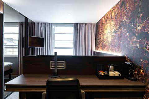 Heeton Concept Hotel – Luma Hammersmith — hotel reception