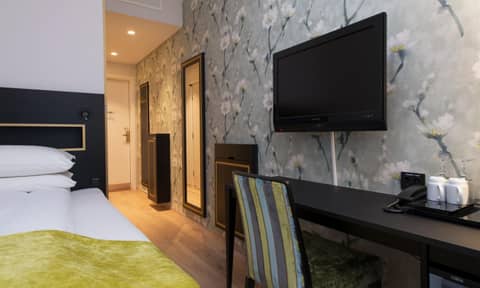 Thon Hotel Opera — hotel room