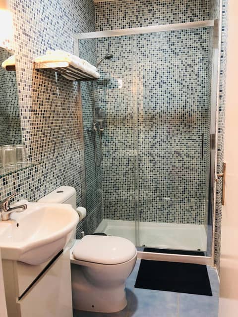 HaoBo Porto Center — bathroom