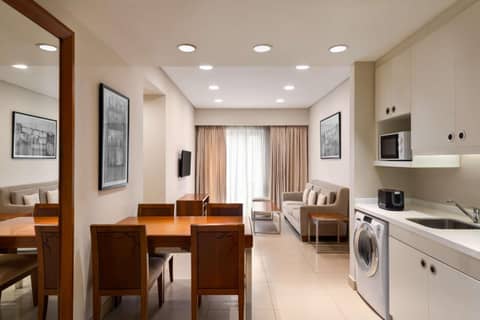Levatio Suites Muscat, a member of Radisson Individuals — kitchen