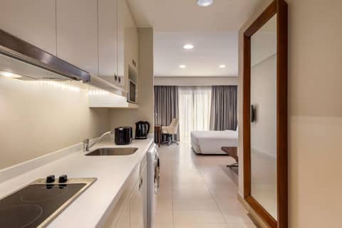 Levatio Suites Muscat, a member of Radisson Individuals — kitchen
