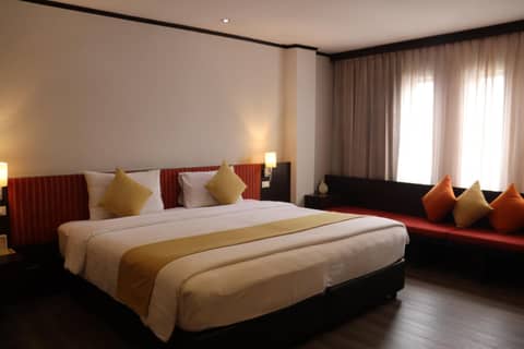 Bossotel Bangkok — hotel room