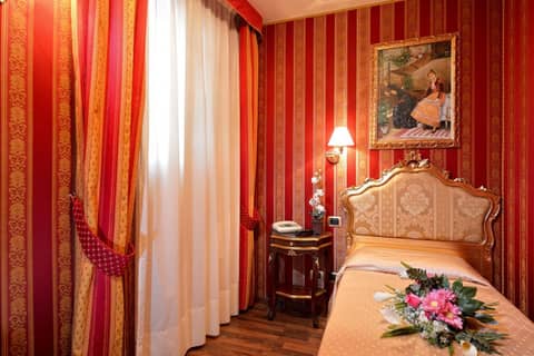 Antico Panada — hotel room