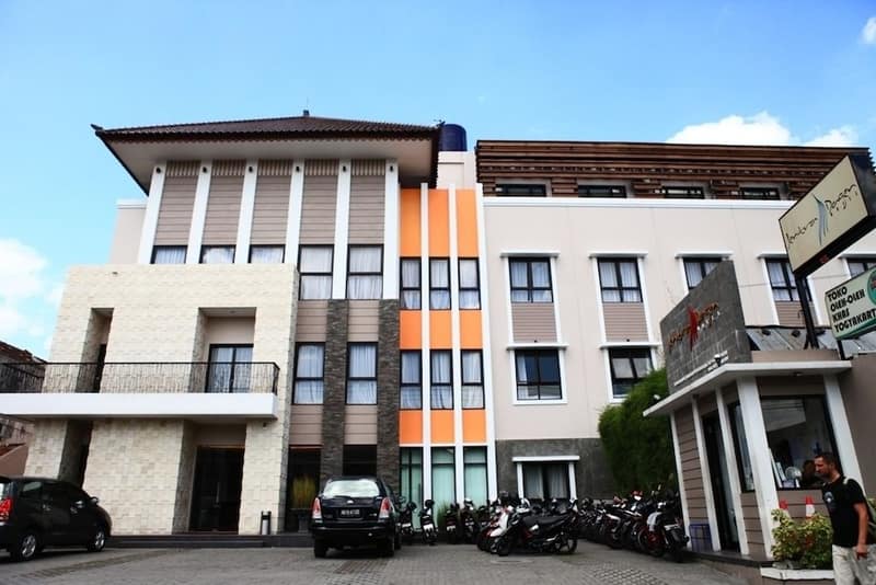 Hotel Jentra Dagen — building