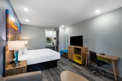 Days Inn & Suites by Wyndham Downtown/University of Houston — photo 3