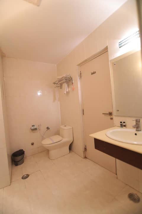 Taj Inn Hotel — bathroom